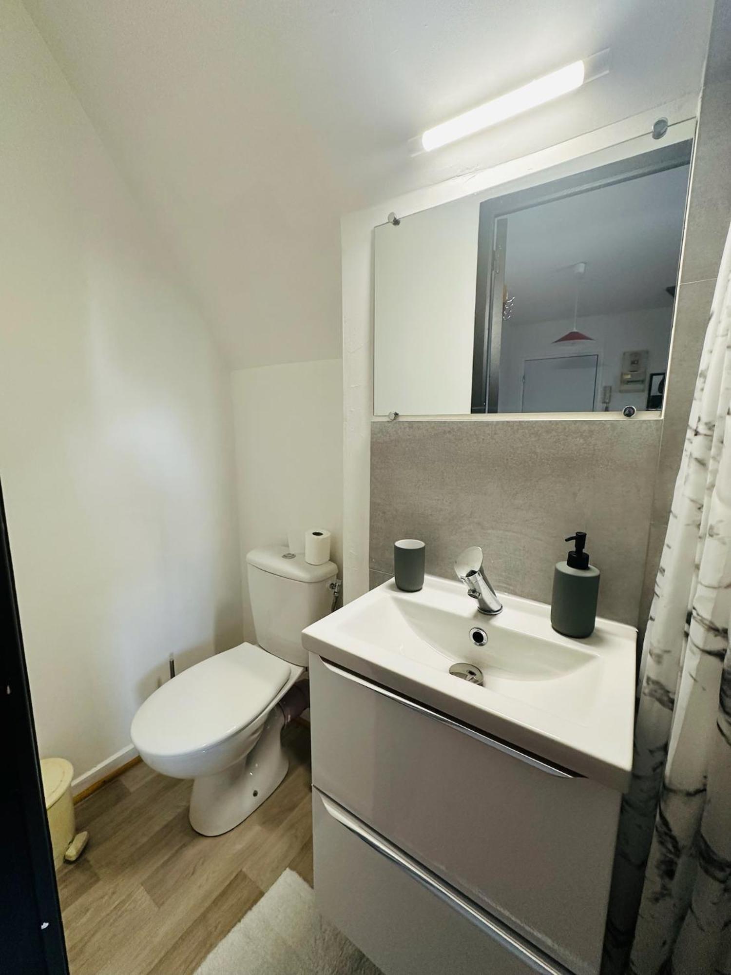 Studio 12 Proche Centre Ville Avec Wifi Parking Troyes Exterior foto